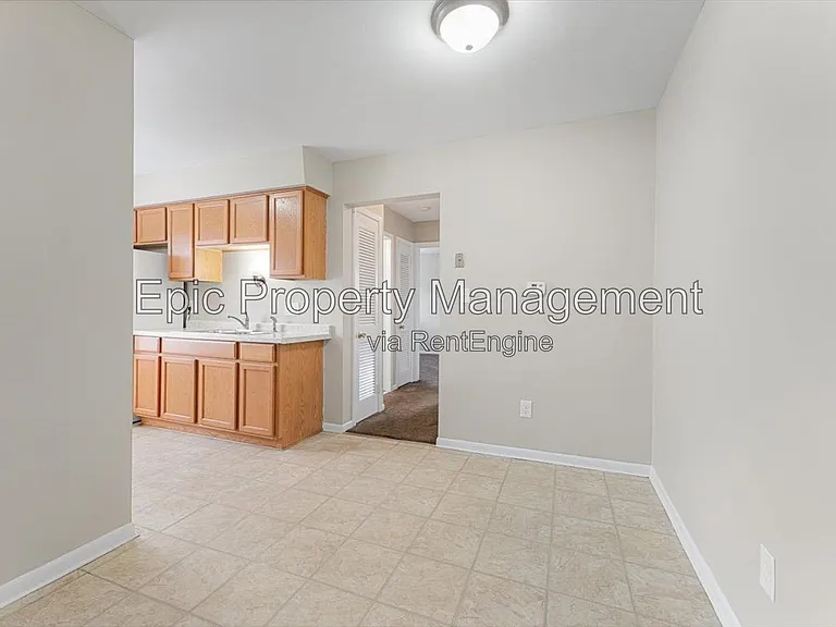 Cavalier Manor — Photo 32