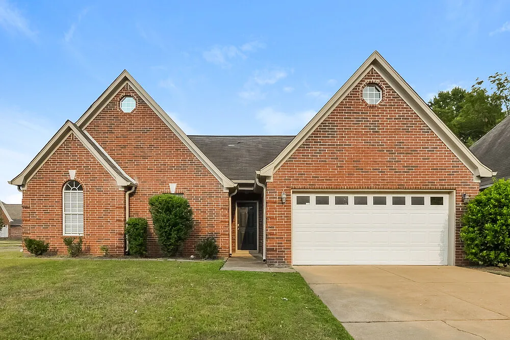 3 bed, 2.0 bath, 1546 sqft, $1,945 — Photo 1