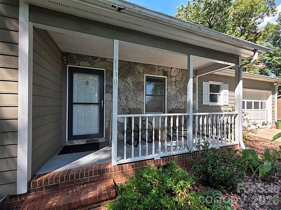 5th image of 1190 Landsdowne Dr
