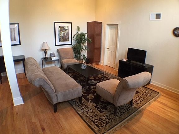 4th image of 1153 W Dickens Ave #1E
