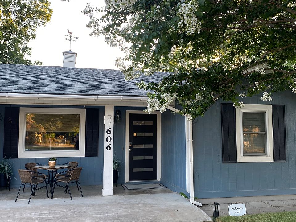 Front of house. Beautiful Crepe Mrytle in the well manicured front yard.