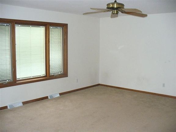 2nd image of 2375 Fabian Dr