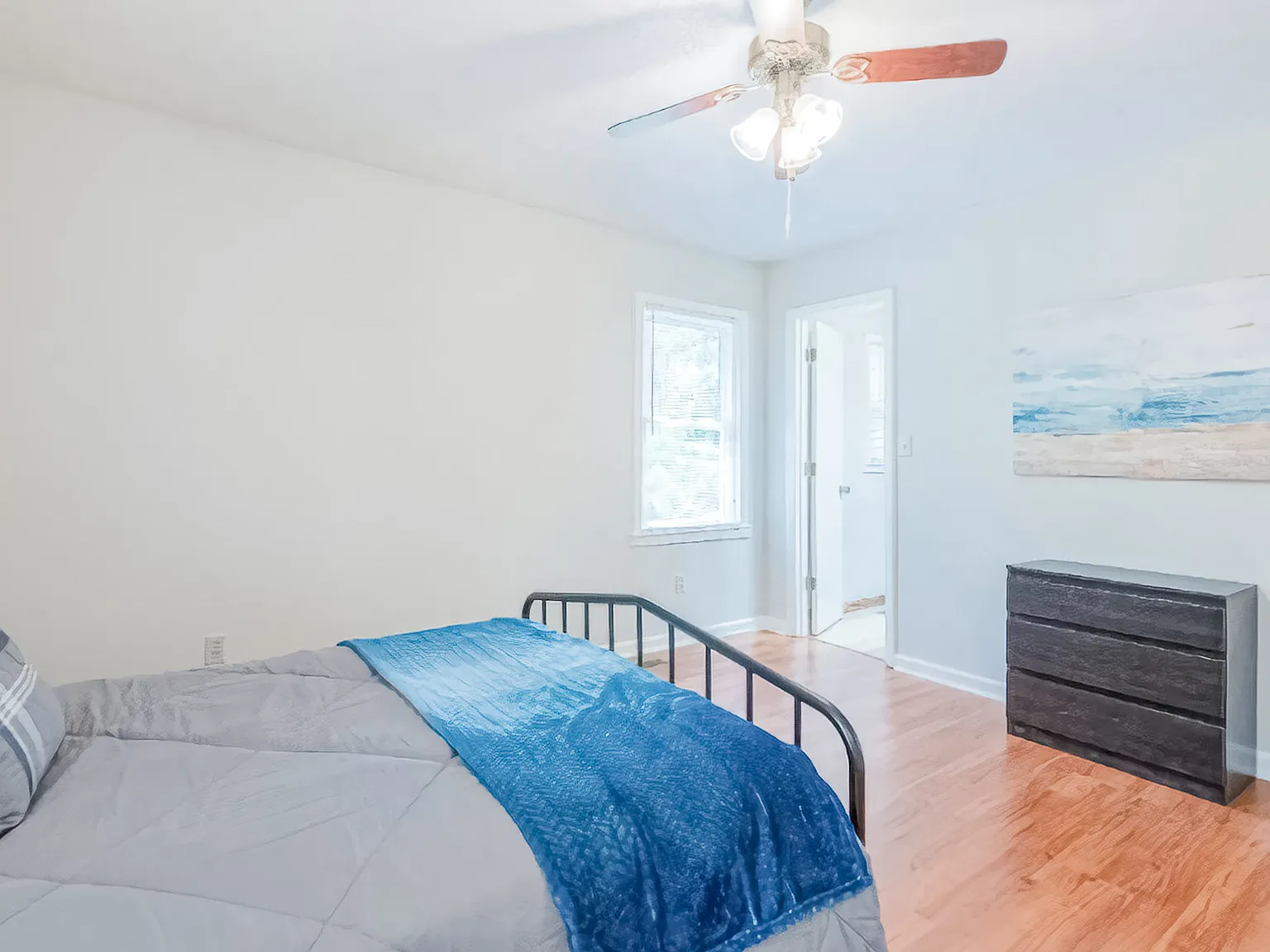 4 bed, 1.0 bath, 2000 sqft, $1,057 — Photo 3