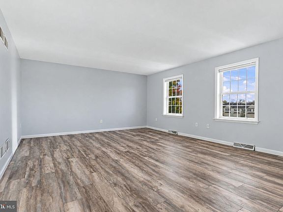 5th image of 3912 Sheppard Dr