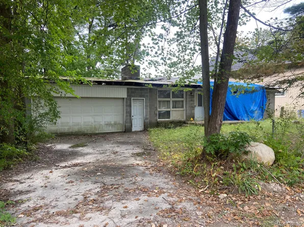 4056 Link Dr, Brighton, MI 48114