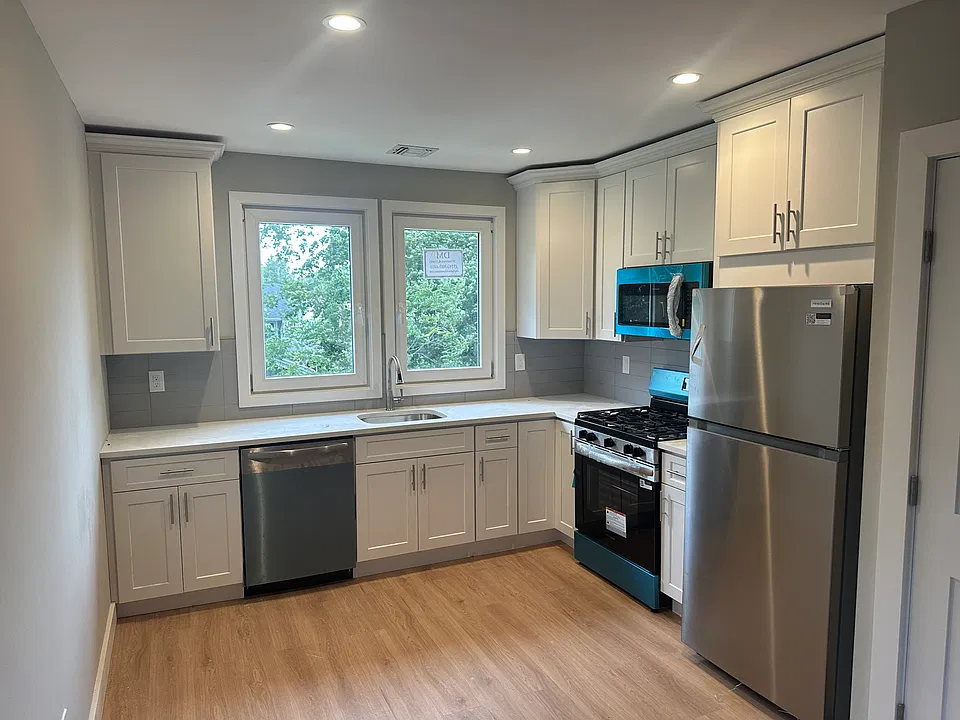 50 N Clinton Ave #6