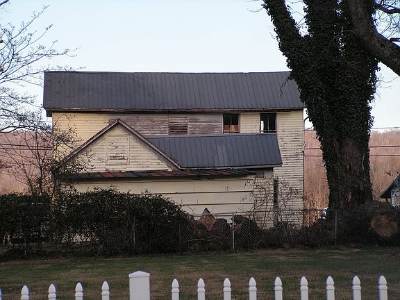 2nd image of 226 Front St
