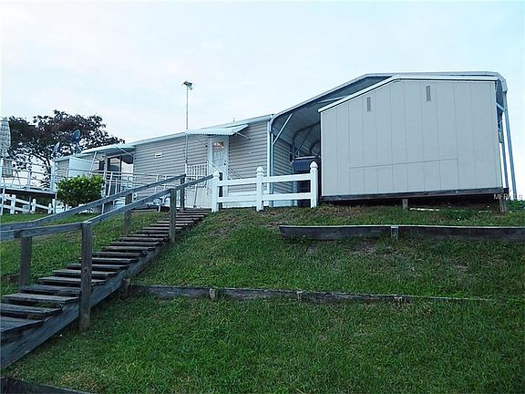 3rd image of 334 Caloosa Ct