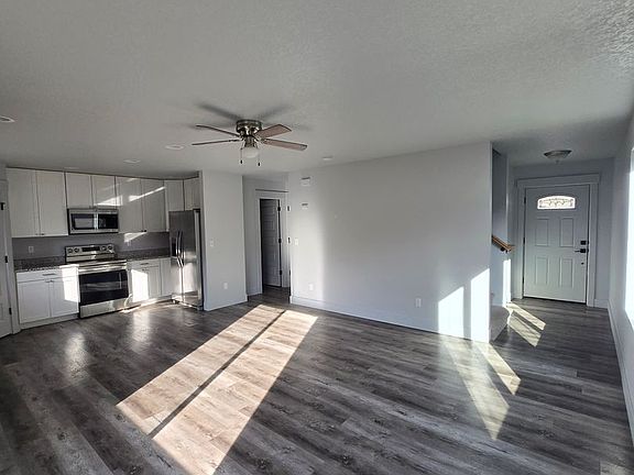 5th image of 213 Oak St