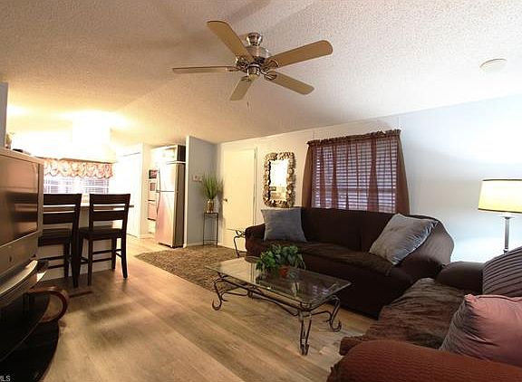 3rd image of 206 Santa Fe Trl