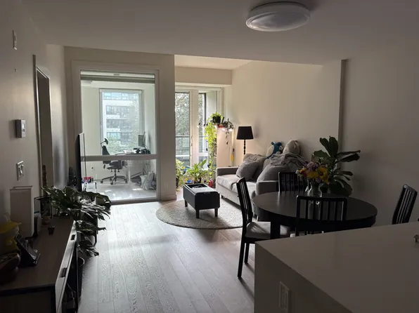 4408 Cambie St #302, Vancouver, BC V5Y 0M2