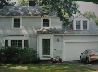 724 Quilliams Rd, Cleveland Heights, OH 44121