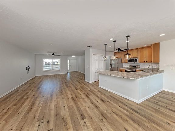 5th image of 541 Carmel Rd