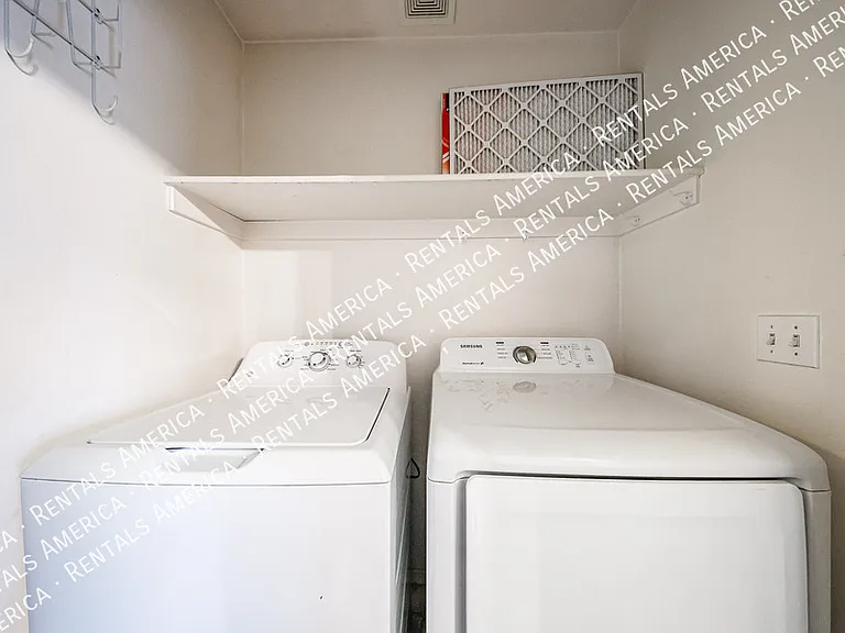 2292 E Remington Pl — Photo 16