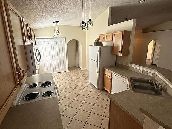 3rd image of 3849 Stonefield Dr