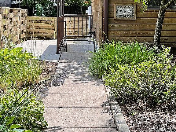 724 apartment entry way