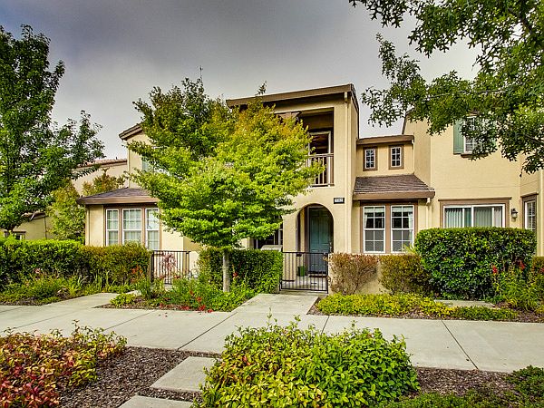 Front of Townhome 