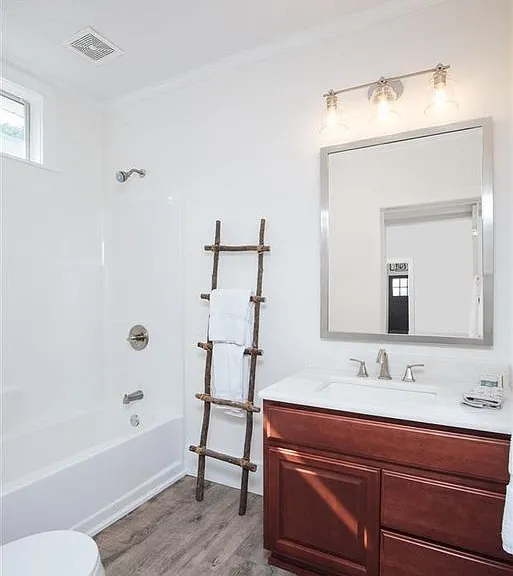 1324 E Gadsden St — Photo 10