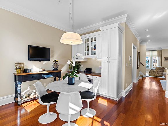 3rd image of 12 Rivers Edge Drive