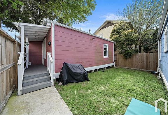 4th image of 609 Sealy St #2