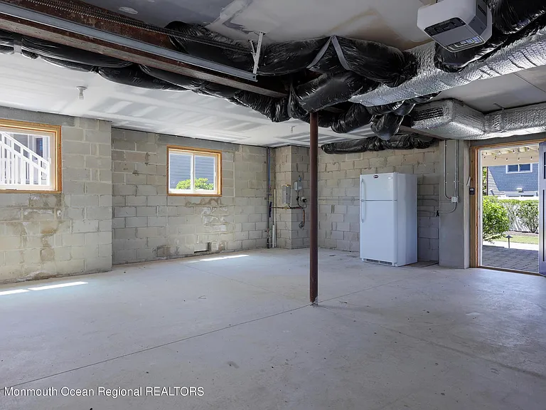 912 Ocean Ave — Photo 29