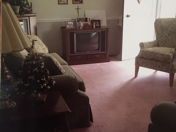 5th image of 629 Illini Dr