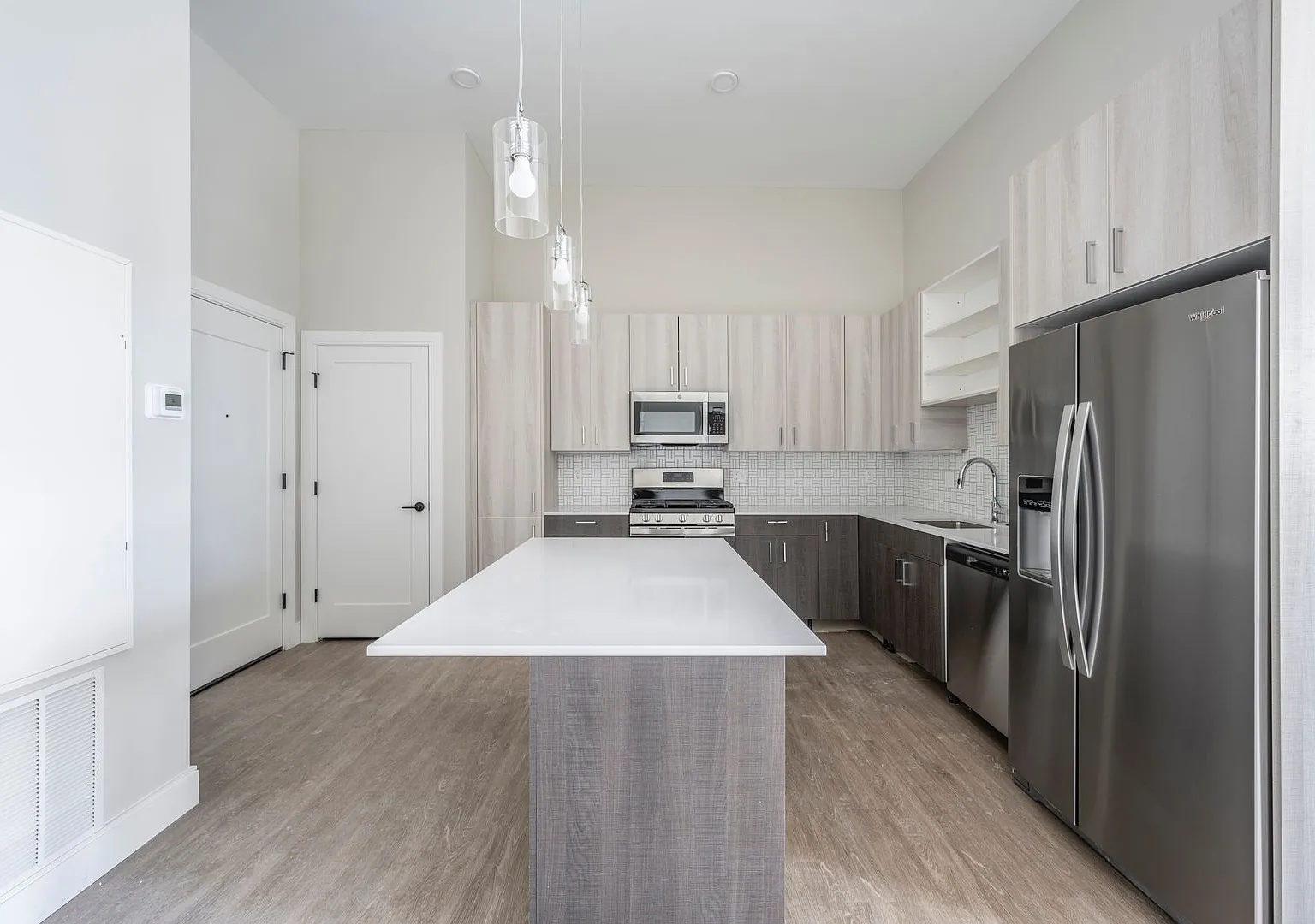 3 bed, 1130 sqft, $4,800 — Photo 2