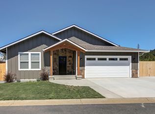 212 Cedar Brook Ln, Cave Junction, OR 97523