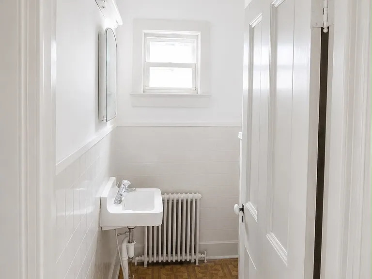 232 W 2nd St — Photo 16