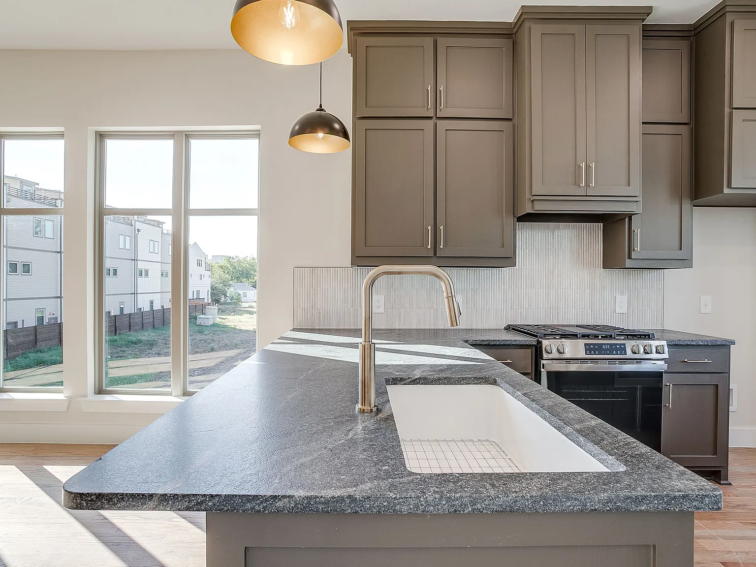2 bed, 2.5 bath, 1628 sqft, $2,895 — Photo 2