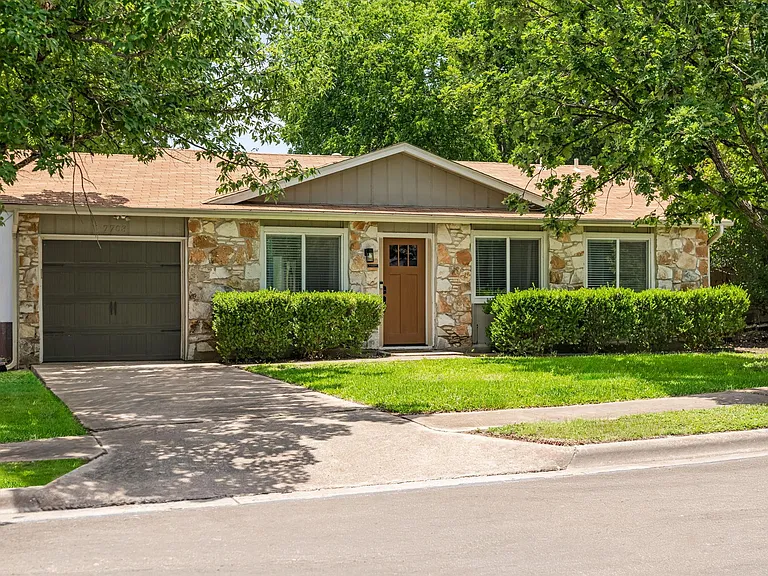 7703 Cloudberry Cir — Photo 1