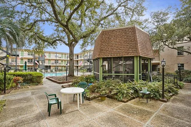 2732 Whitney Pl #209 — Photo 4