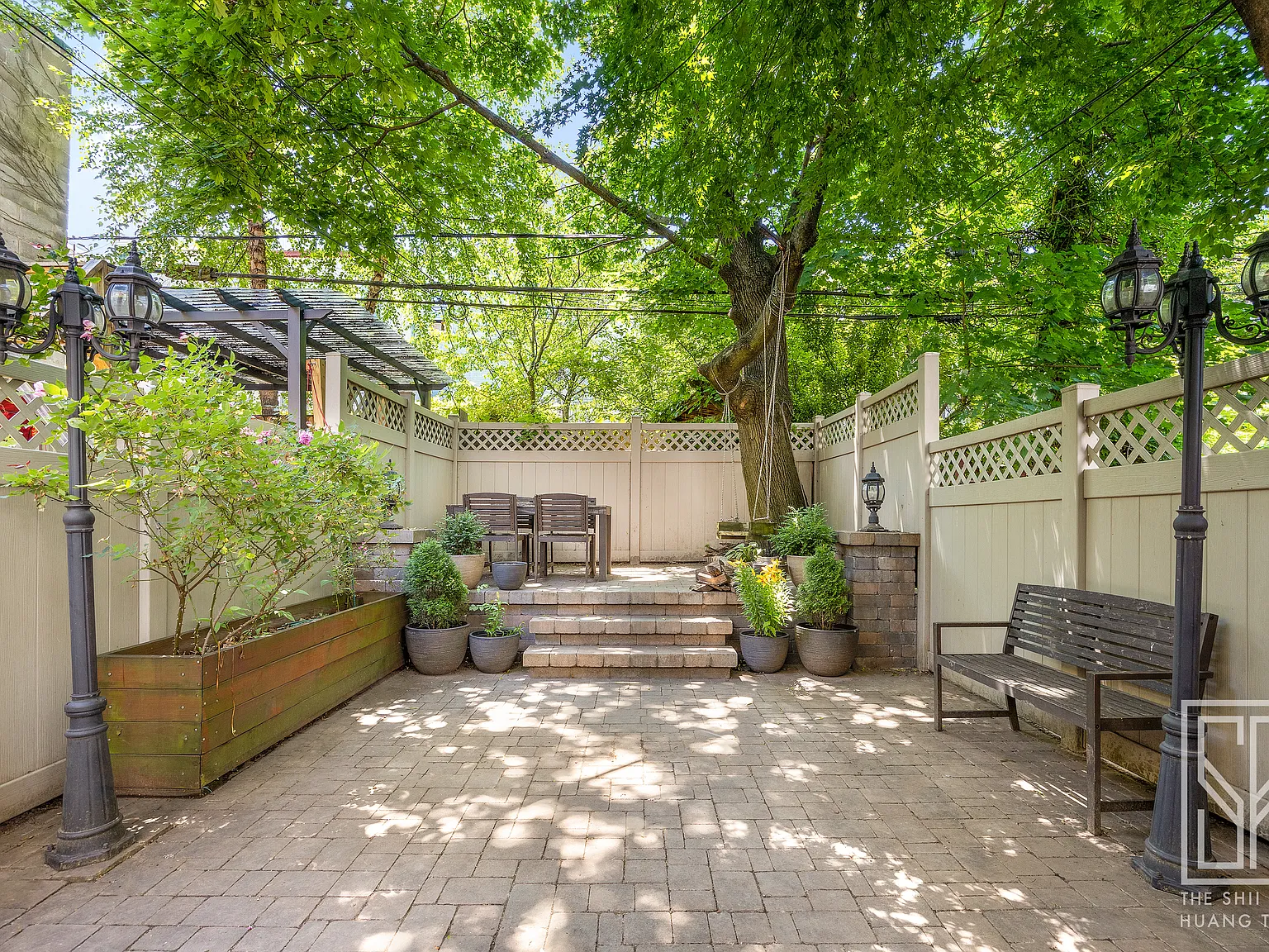 354 Tenth Street — Photo 1