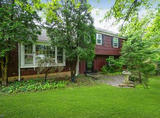 18 Blossom Dr, Basking Ridge, NJ 07920