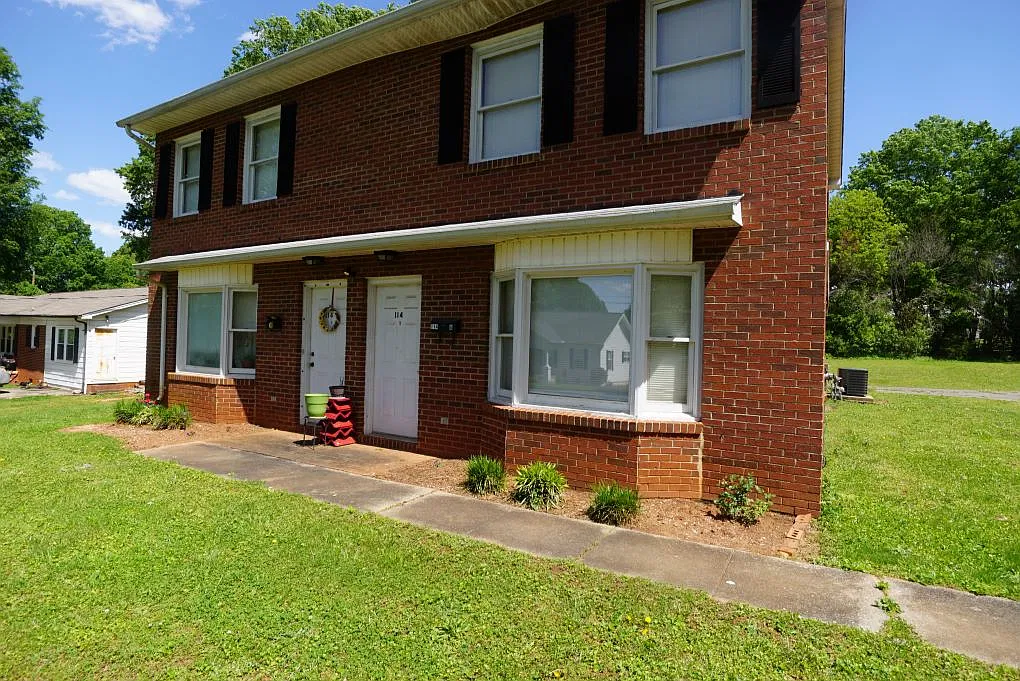 2 bed, 1.5 bath, $1,000 — Photo 1