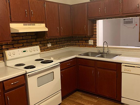 3rd image of 280 Canterbury Ln