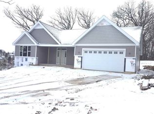 3083 Barrington Hls, Fitchburg, WI 53711