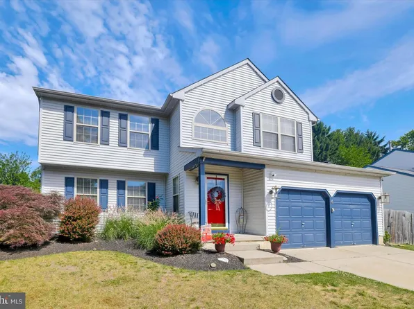 4 Creekdale Dr, Delran, NJ 08075
