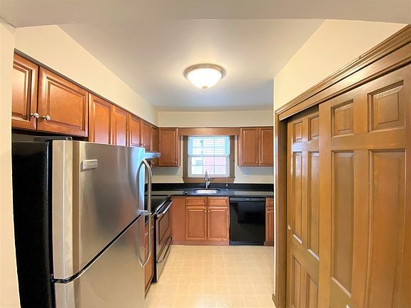 2nd image of 8-10 Essex St #5