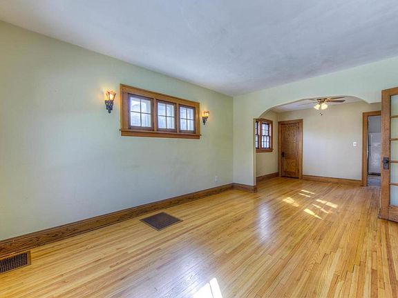 2nd image of 1540 Canfield Ave
