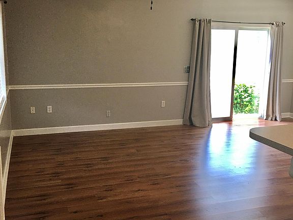 3rd image of 13 Cambridge Ct