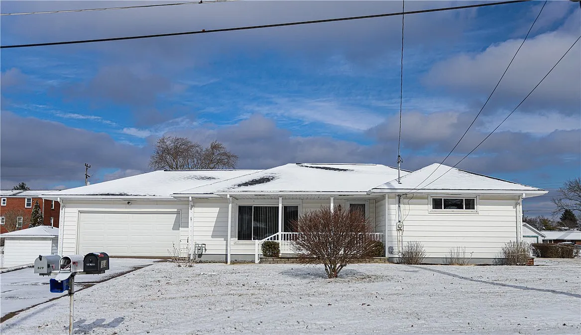 929 Kazar St photo 1