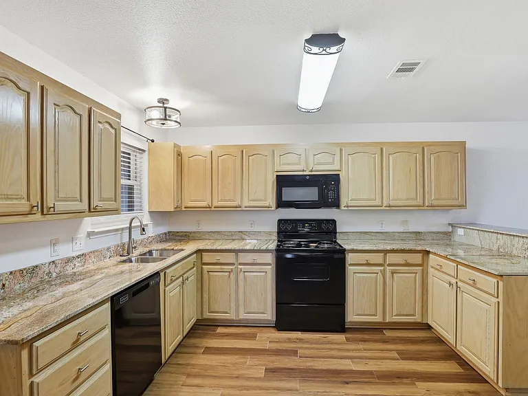 1502 Sharron Ct — Photo 54