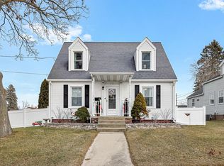 2121 S 9th St, Manitowoc, WI 54220