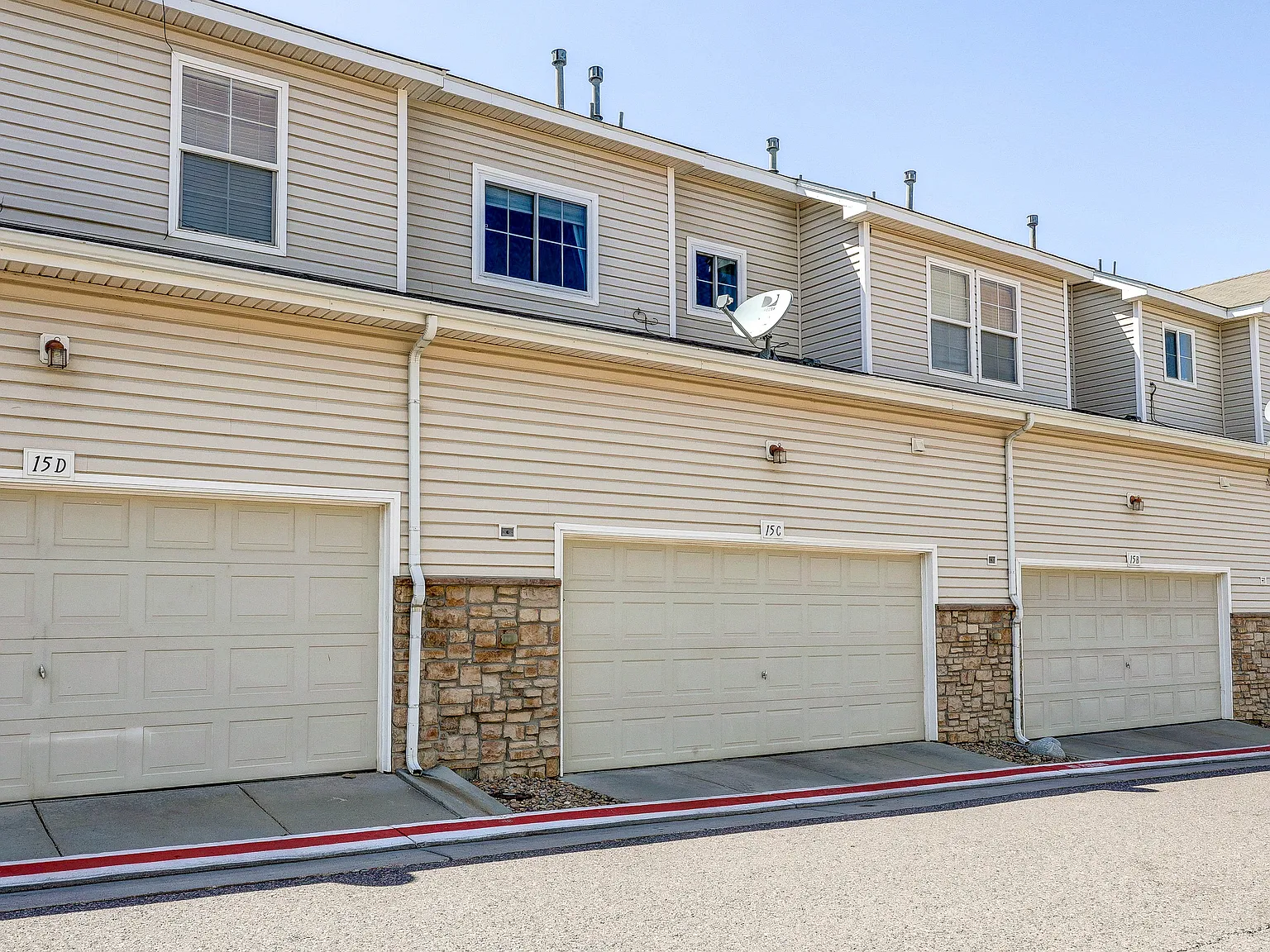 2 bed, 1201 sqft, $2,100 — Photo 4