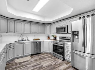 17425 NW 75th Pl APT 206, Hialeah, FL 33015