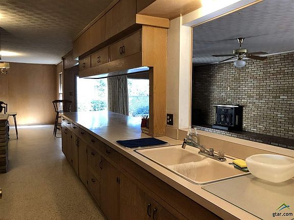 5th image of 302 Park Dr