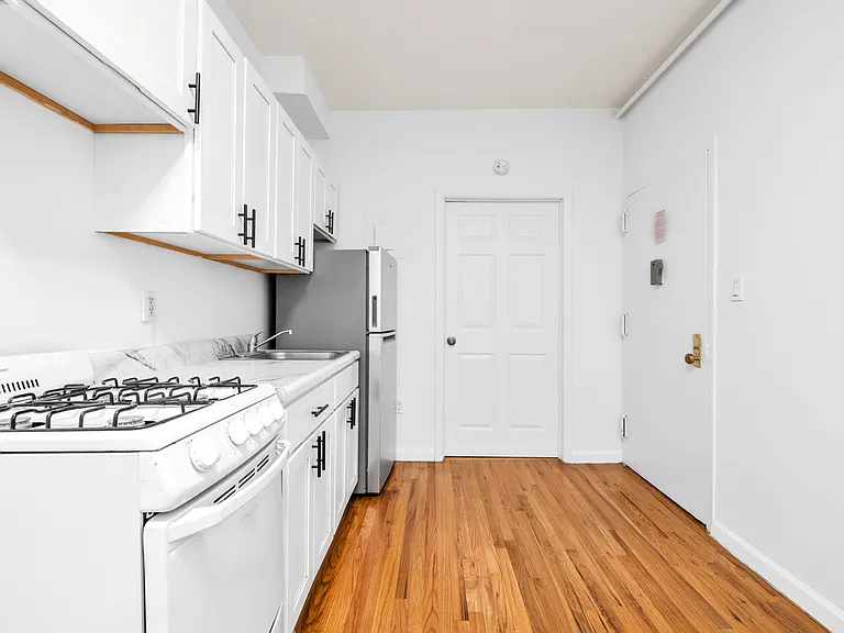 235 W 63rd St #1G — Photo 3