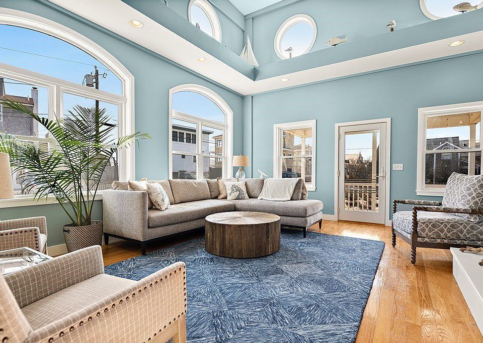 1st image of 33 Fordham Way #0