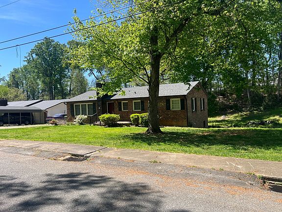 2nd image of 1102 Briarwood Dr